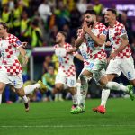 Jugadores de la Selección de Croacia celebrando el pase a semifinales tras derrotar a Brasil en la tanda de penales.