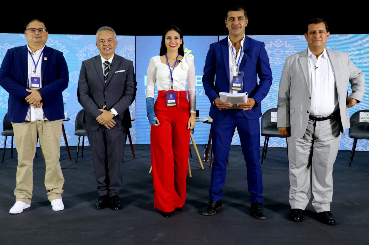 Candidatos a prefecto debate Manabí