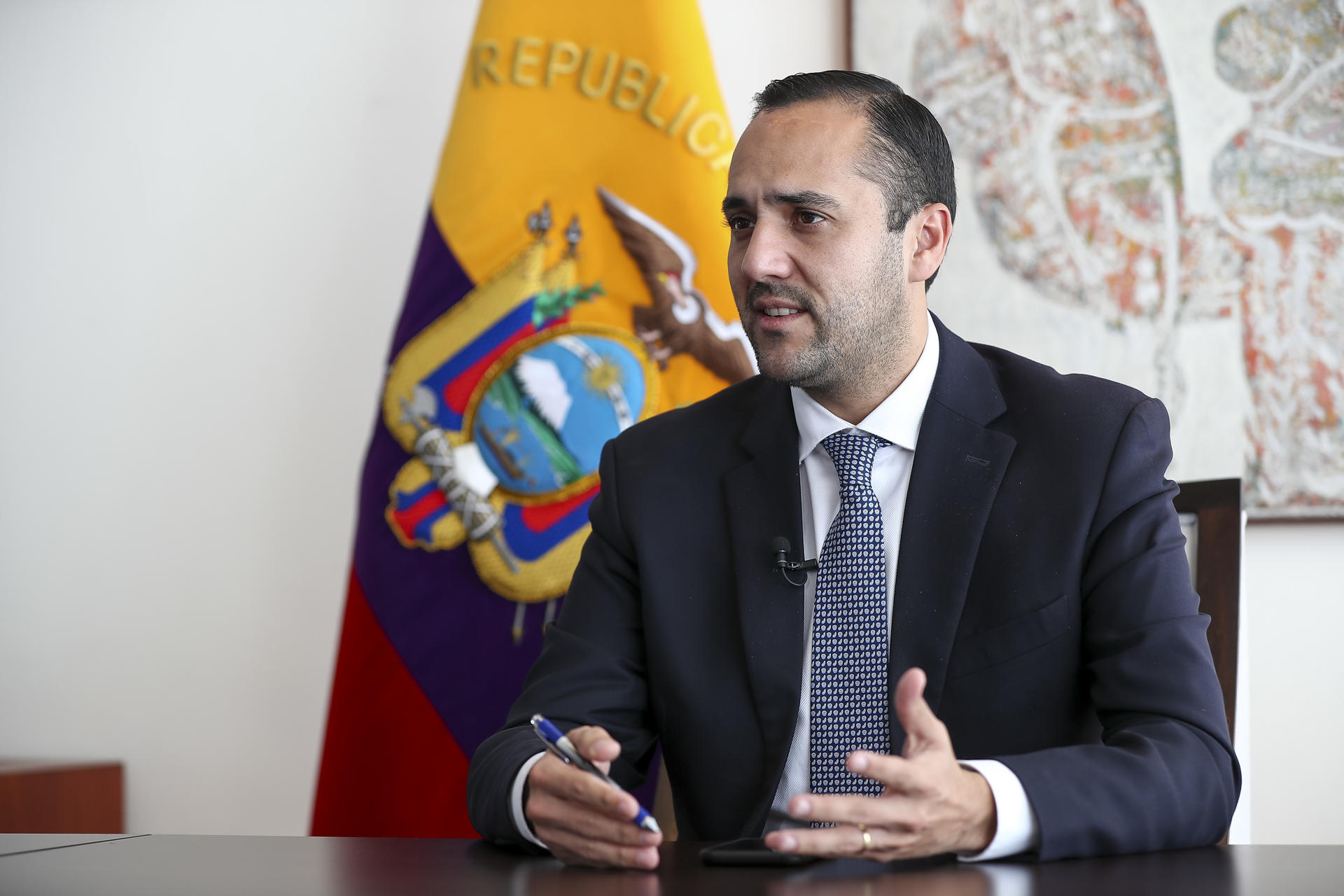 ministro de Relaciones Exteriores de Ecuador, Juan Carlos Holguín industria automotriz