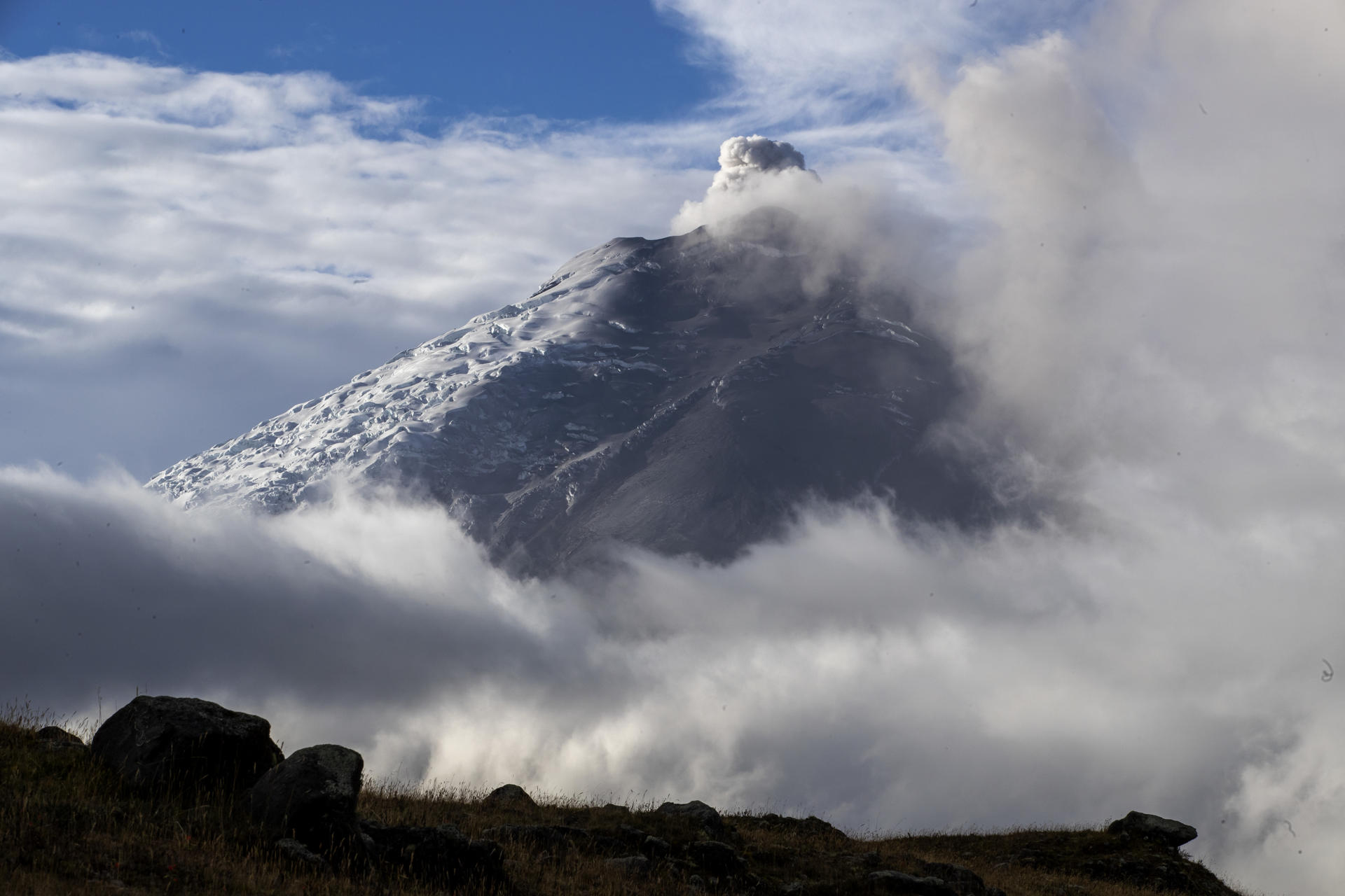 Brillo en el cráter del volcán Cotopaxi