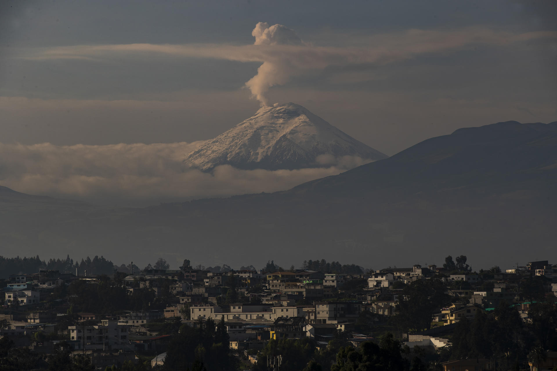 volcan cotopaxi ceniza