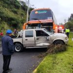 Un bus de pasajeros y cinco vehículos livianos colisionaron en la avenida Simón Bolívar.