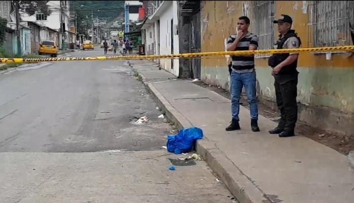 La Policía encontró partes de un cuerpo humano en el centro de Esmeraldas.