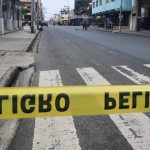 En los exteriores de una panaderia ubicada en el norte de Guayaquil hizo explosión un artefacto. (Foto referencial)