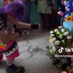 Dos payasos pensaron que habían sido contratados para una fiesta, pero en realidad se trataba del velorio de un niño.