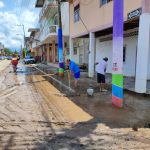 Vecinos del barrio San Felipe de Chone se organizaron para limpiar las calles de su sector.