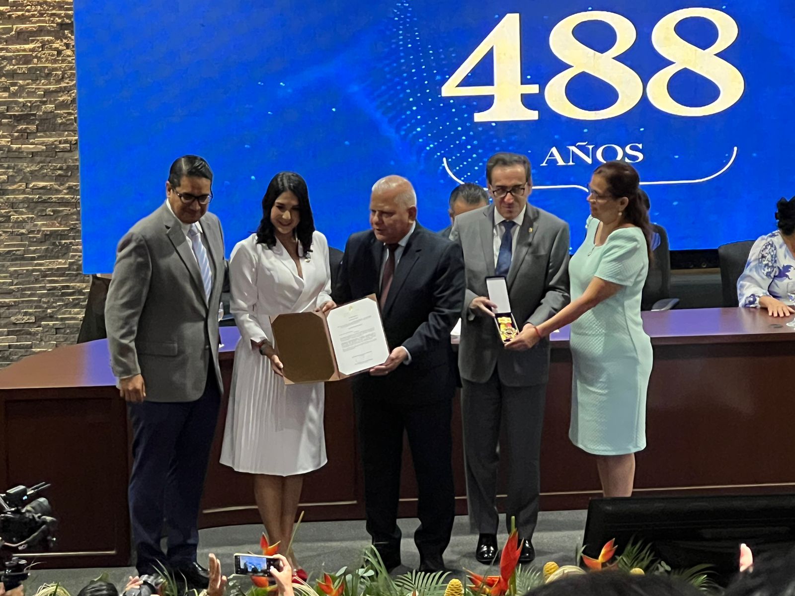 Varios reconocimientos se entregaron durante la sesión solemne por los 488 años de Fundación de Portoviejo