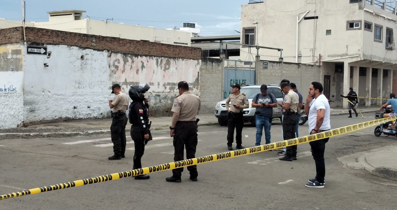 Jean Carlos Mera fue disparado en el barrio La Ensenadita de Manta, pero murió en el hospital.