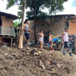Habitantes de la parroquia Andrés de vera que se vieron afectados por uan fuerte lluvia piden ayuda a las autoridades.