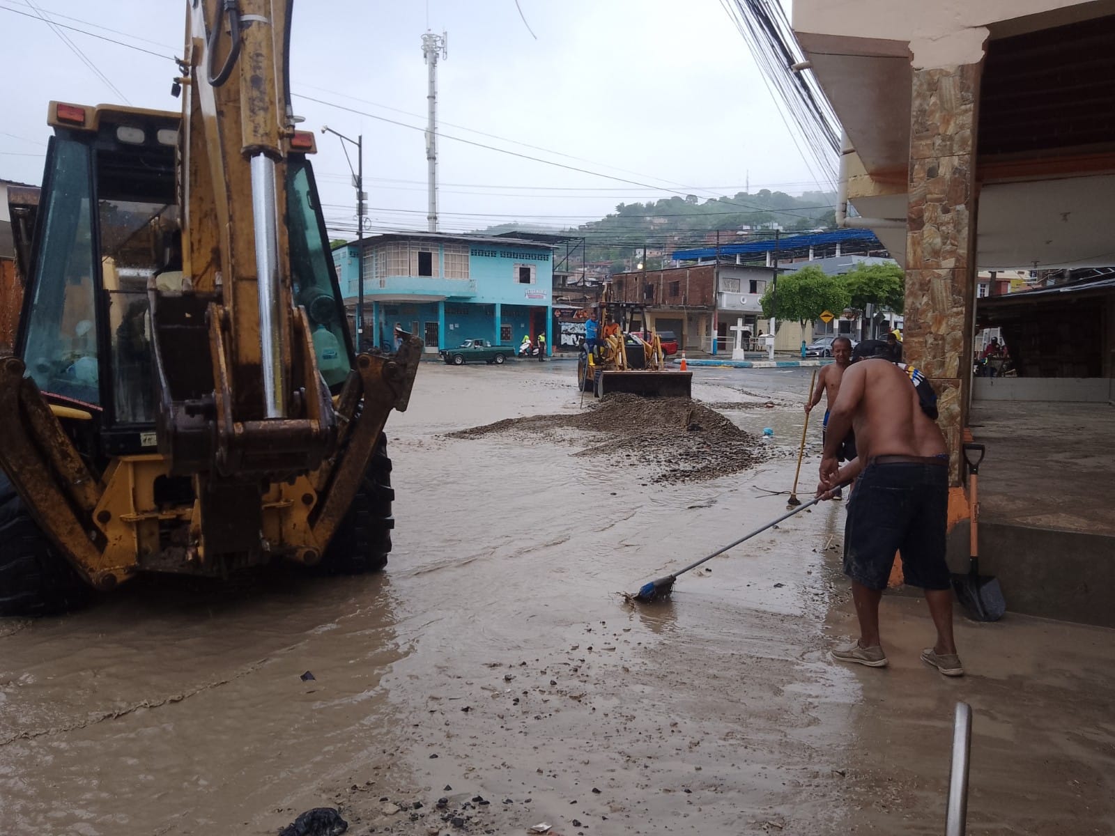 Varias calles de la parroquia Andrés de Vera, de Portoviejo, volvieron a quedar bajo el agua este martes 22 de marzo. del 2023.