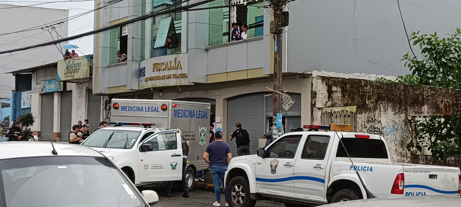 Un sargento de Policía fue asesinado en los exteriores de la Fiscalía de Santo Domingo de los Tsáchilas.