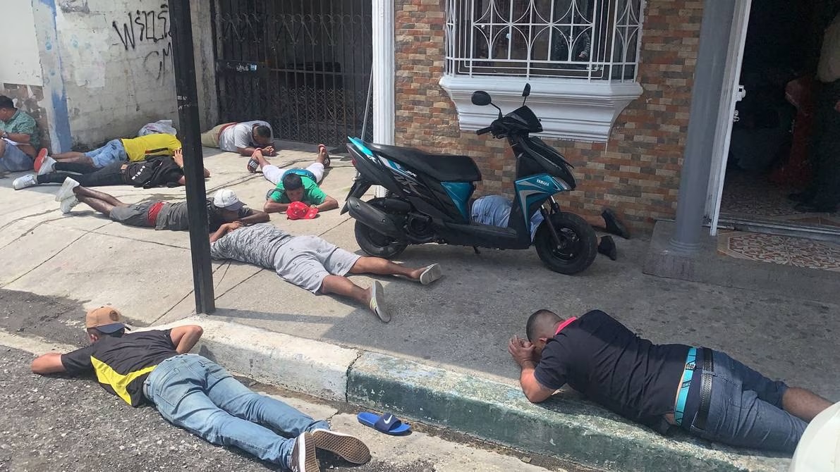 Doce de los trece detenidos por la Policía en el sur de Guayaquil registran antecedentes penales por varios delitos.