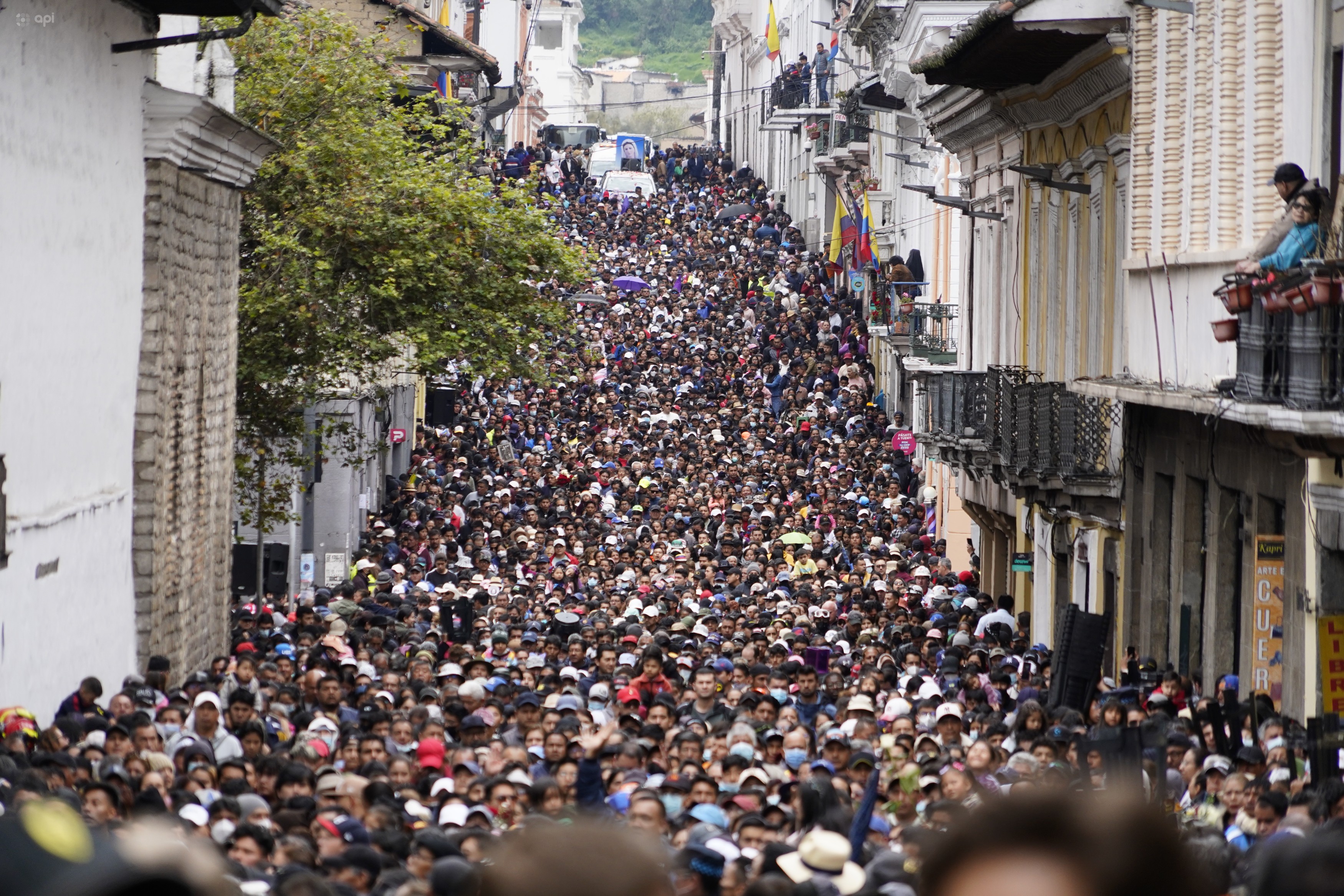 multitudinaria-procesion-fe-semana-santa