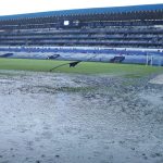 La fuerte lluvia que cae sobre Guayaquil ha obligado a postergar el partido entre Emelec y El Nacional.