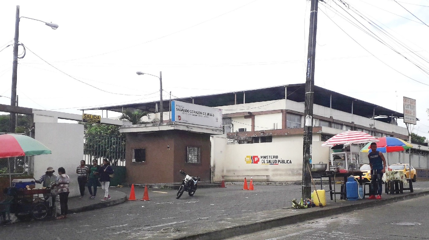 El hospital Sagrado Corazón de Jesús, de Quevedo, en la provincia de Los Ríos está sitiado de policías y militares.