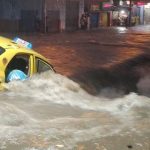 El taxista Douglas Marcillo se encuentra desaparecido luego que cayera a una corriente de agua en el sector El Fortín de Guayaquil.