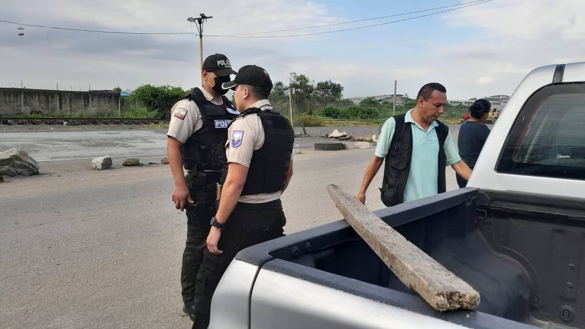 Un equipo del canal Teleamazonas se convirtió nuevamente en víctima de la delincuencia en Guayaquil.