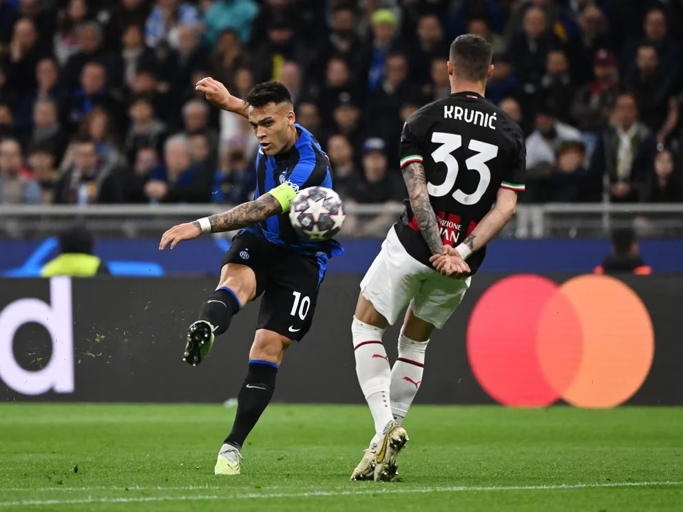 Lautaro Martínez una de las figuras del Inter que se clasificó a la final de la Champions League.