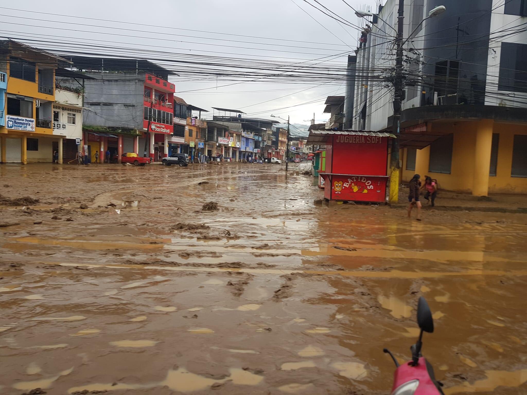 Una fuerte lluvia que cayó por más de tres horas en la provincia de Bolívar, causó graves afectaciones en al menos cuatro cantones.