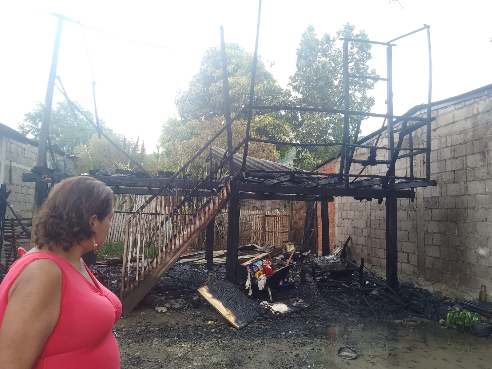 En pleno Día de la Madre la tragedia llegó para una mujer y sus hijos en Portoviejo, Manabí.