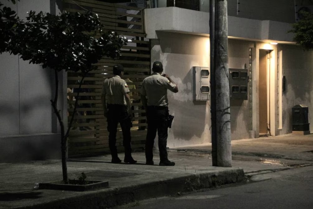 El asesinato del agente se dio dentro del estacionamiento de un condominio en Guayaquil. (Foto El Universo)