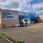 A dos reos que estaban internados en la cárcel El Rodeo, en Portoviejo, Manabí, los encontraron muertos.