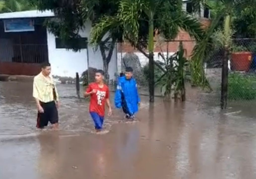 Aguacero dejó inundaciones y daños en La Encantada de Riochico Portoviejo