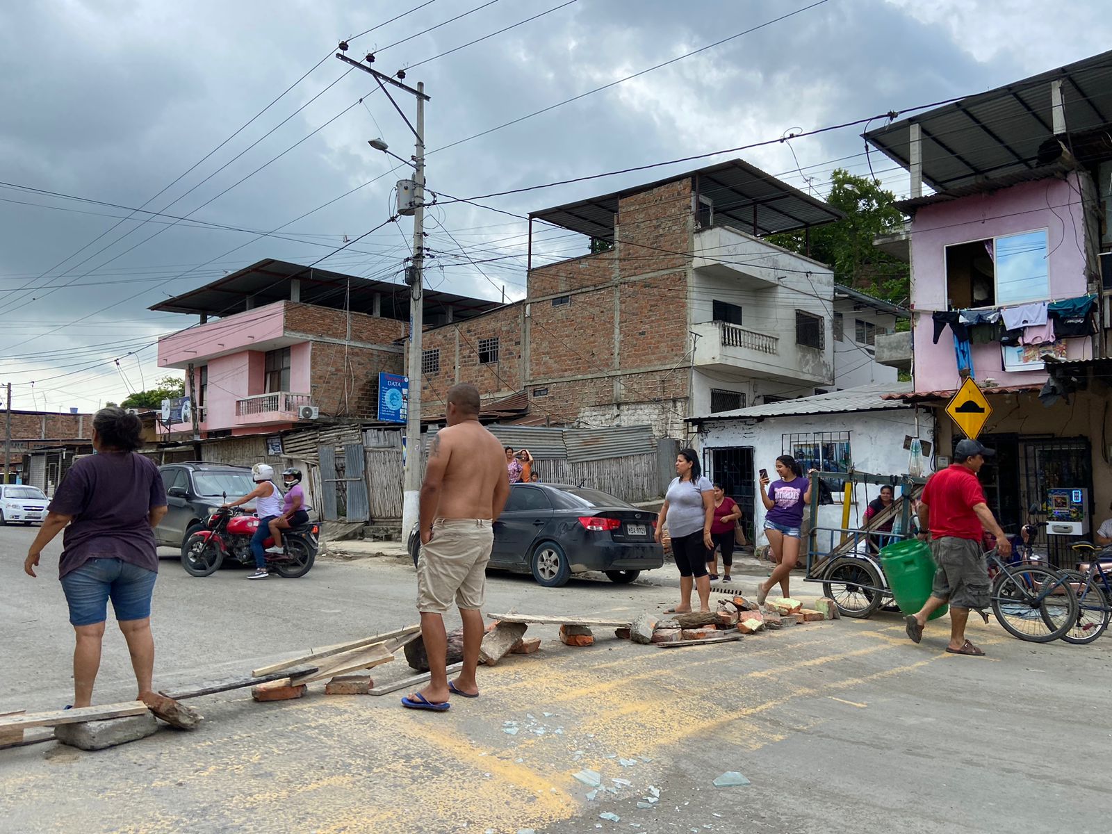 Protesta vía cerrada falta de agua