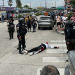 Dos supuestos sicarios fueron dados de baja por elementos de la Policía Nacional en Guayaquil.