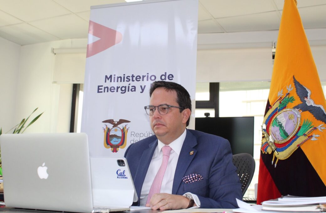 Pagó 150 mil dólares al exministro de Energía y Minas Xavier Vera Grunauer