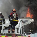 Bomberos sofocan voraz incendio en una bodega de Guayaquil