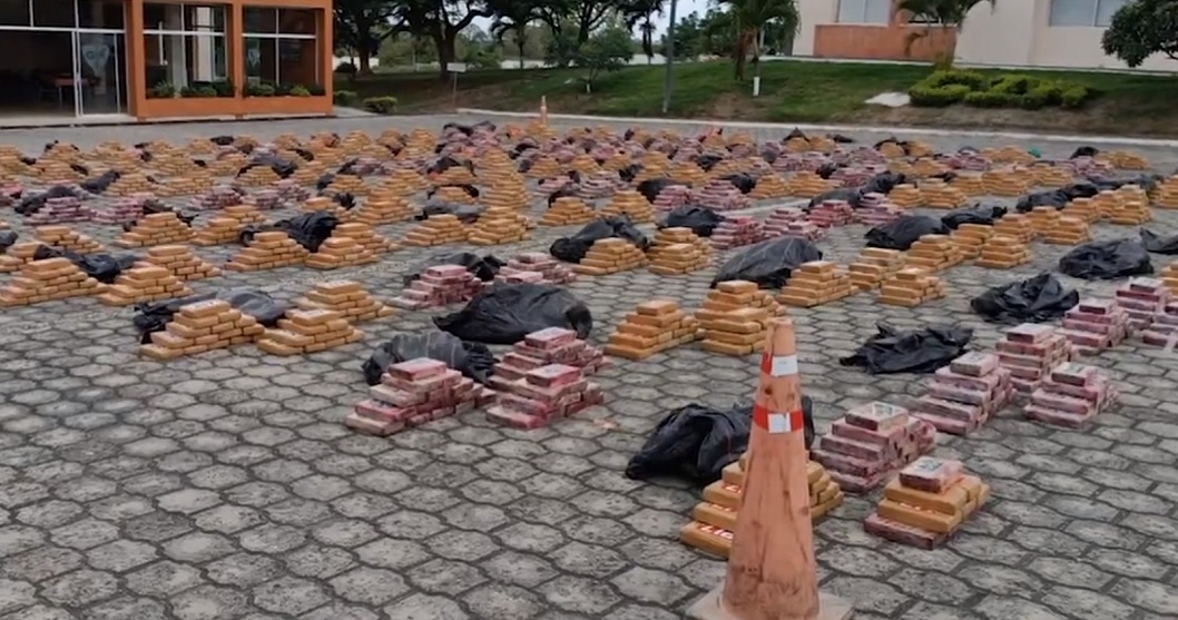 La Policía Nacional confirmó la incautación de más de cuatro toneladas de cocaína en la localidad de Bahía de Caráquez, en Manabí.