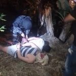 En un terreno baldío, boca abajo, los ojos vendados con cinta de embalaje y las manos amarradas se rescató a dos hombres que estaban secuestrados.