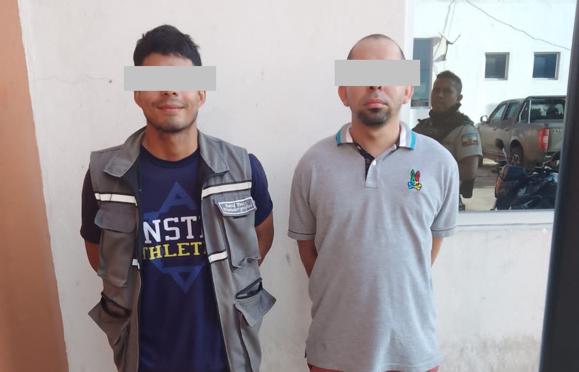 Dos detenidos con armas en Manta por policías y militares