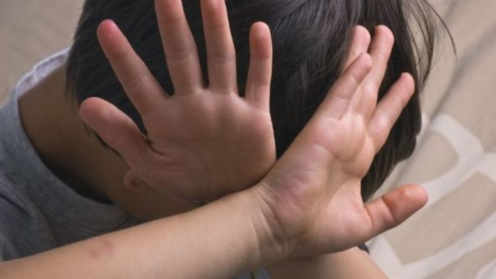 Sentenciado a 22 años de cárcel por violar a su hijastro de siete años