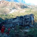 El bus de dos pisos de la empresa de Transporte Especial Cotrina Buss cayó a un abismo y dejó hasta el momento diez fallecidos.
