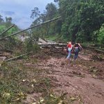 Derrumbe en el sector de La Crespa deja inhabilitada la vía hacia Flavio Alfaro