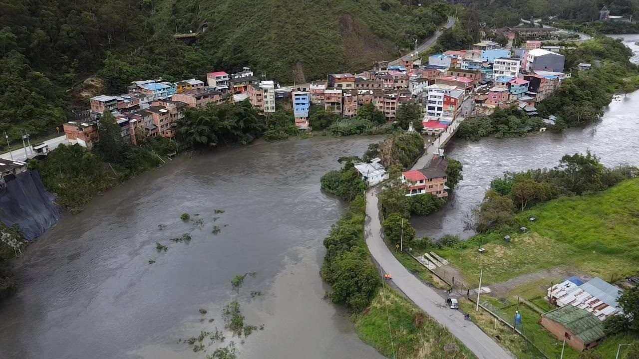 Ascienden a 20 los muertos por las avalanchas en el centro de Colombia