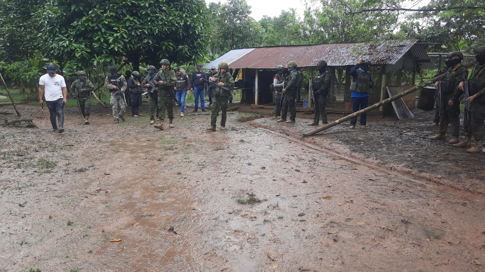 Ejército de Ecuador ingresa Colombia