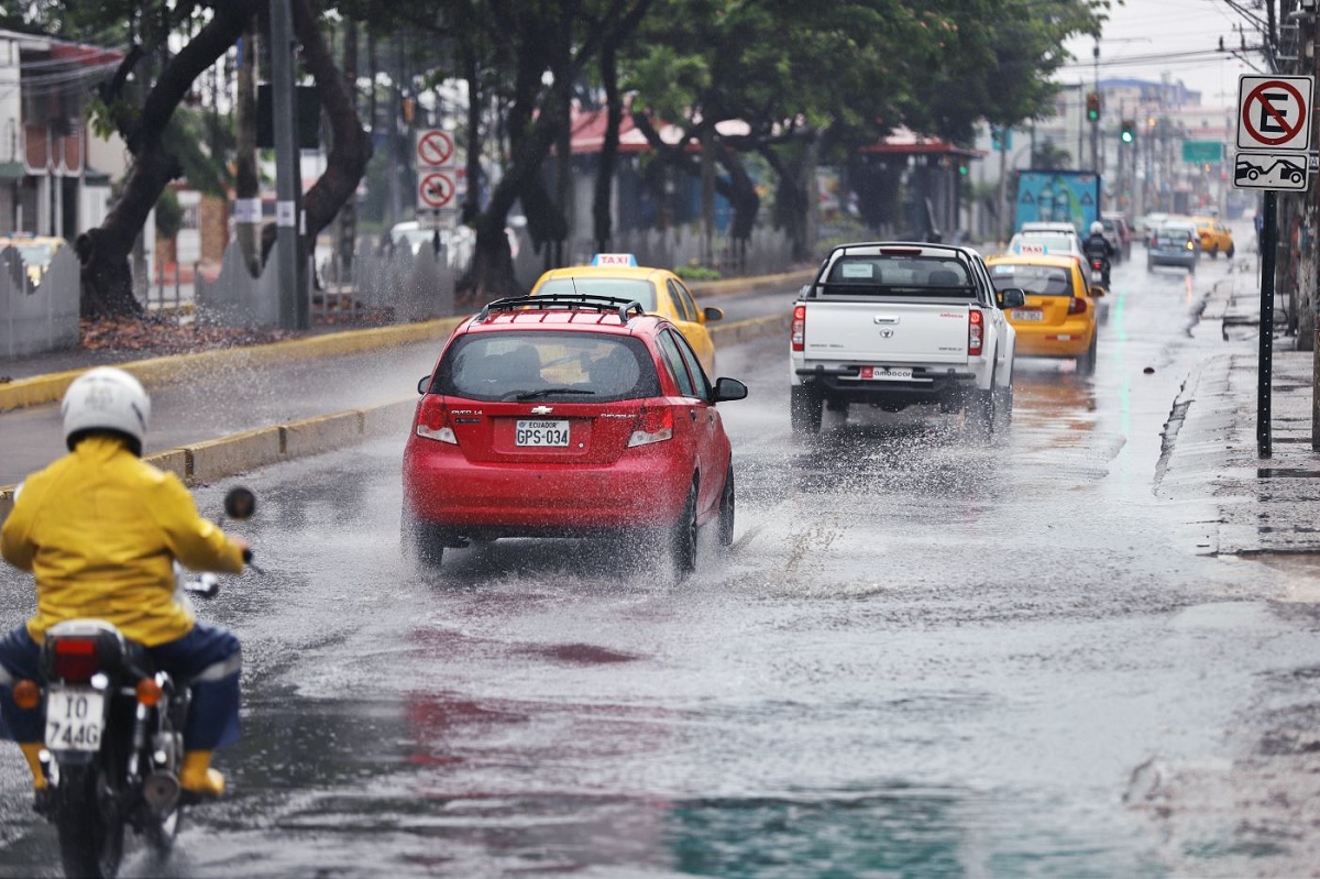 En al menos once provincias del país se prevé intensas lluvias hasta este miércoles 5 de julio del 2023. Manabí es una de las que está en alerta.