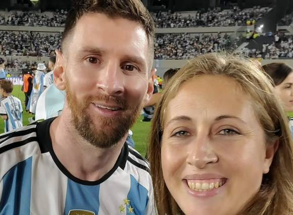 Hincha le pide una foto a Messi, pero pasa por un incómodo momento