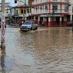 Tras una fuerte lluvia de casi dos horas, en Chone, se presentaron afectaciones en una vivienda y en tres unidades educativas.