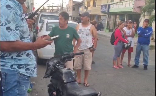 A un ciudadano extranjero lo balearon mientras circulaba en una motocicleta por el barrio Buenos Aires de Manta.