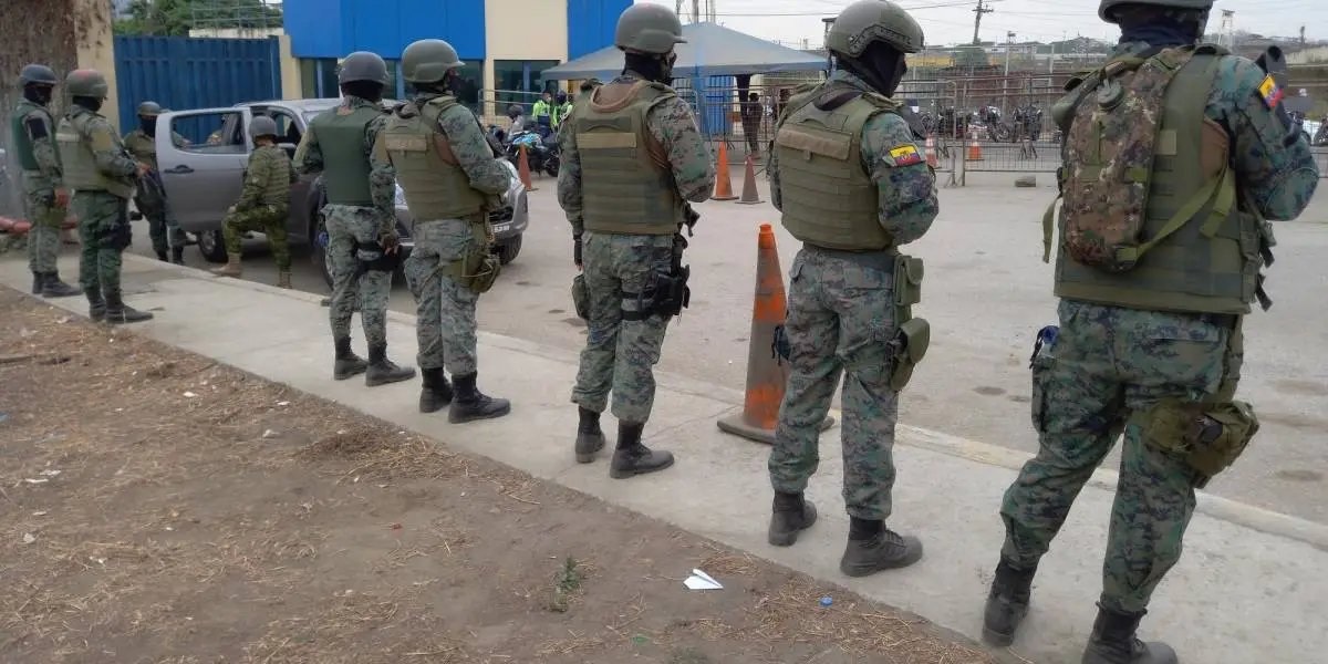 Fuertes explosiones y balacera se registraron en la Penitenciaría del Litoral, en Guayaquil