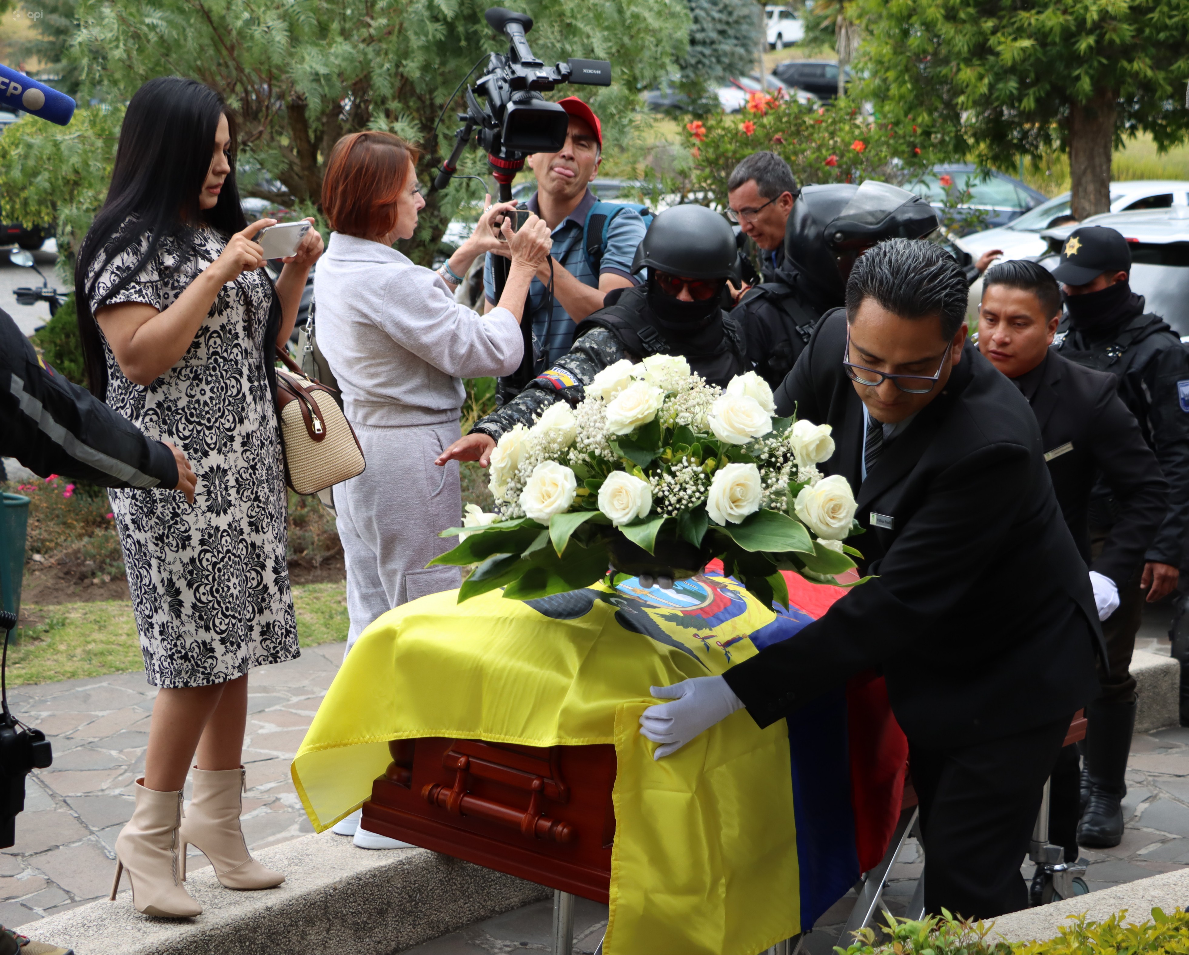 No todos los familiares y amigos de Fernando Villavicencio pudieron despedirse de él