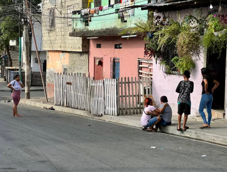 Niña de 7 años muere al ser alcanzada por una bala perdida, en Guayaquil
