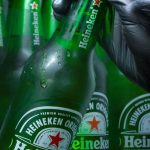 Heineken abandona Rusia tras vender sus actividades por un dólar