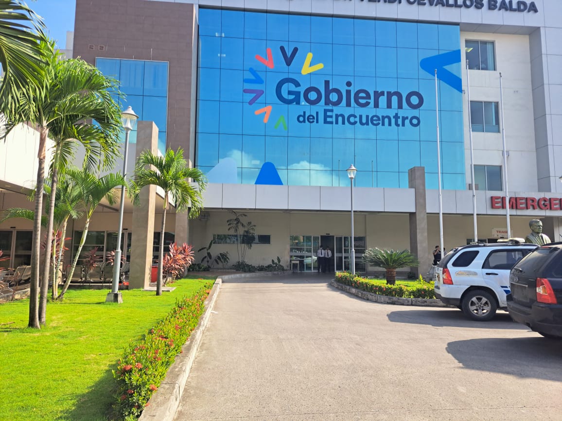 Tres filtros de seguridad fueron burlados por dos sicarios, esto al interior del hospital Verdi Cevallos Balda de Portoviejo.