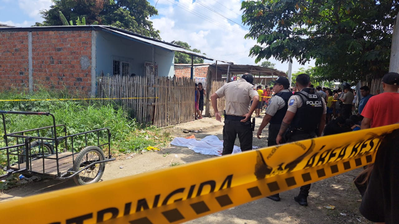 A un hombre lo asesinaron de varios disparos en el sector Los Cerezos 3, de la ciudad de Portoviejo, en Manabí.