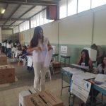 La candidata a asambleísta Valentina Centeno ejerce su derecho al voto